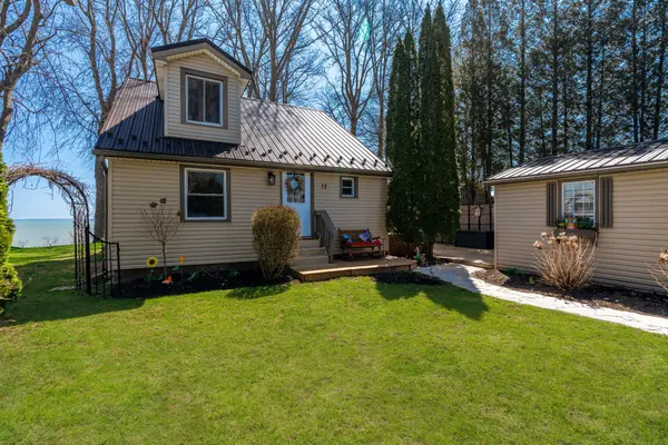 17 Bee ST, Norfolk, ON N0E 1P0