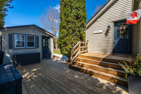 17 Bee ST, Norfolk, ON N0E 1P0