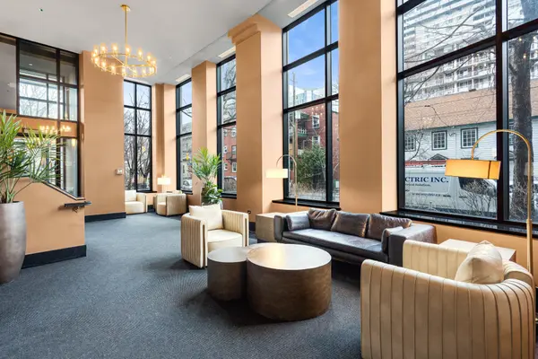 235 Kent ST #810, Ottawa Centre, ON K2P 1Z9