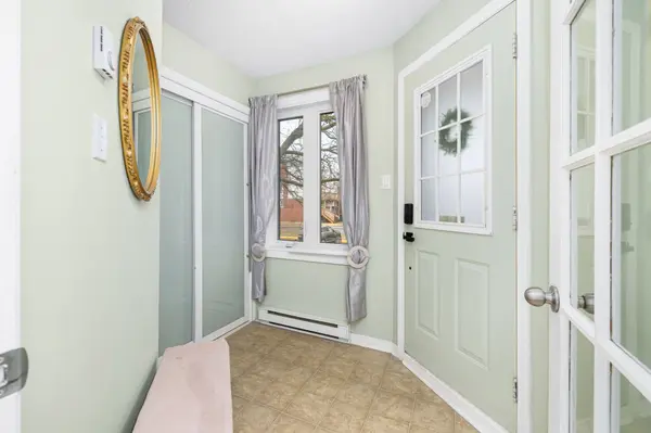 171 Briston Private, Hunt Club - South Keys And Area, ON K1G 5R3