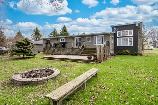 27 Carmans LN, Prince Edward County, ON K0K 2T0