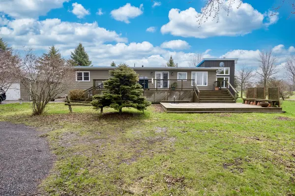27 Carmans LN, Prince Edward County, ON K0K 2T0