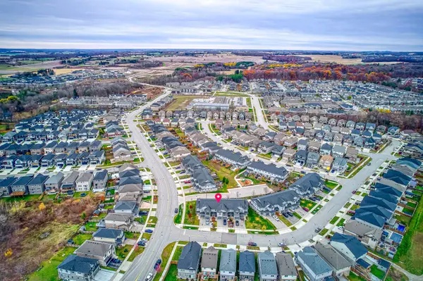 60 Netherwood RD, Kitchener, ON L2P 0E4