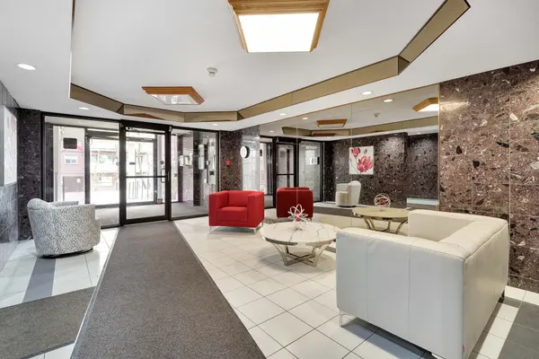 1180 COMMISSIONERS RD #204, London South, ON N6K 4J2