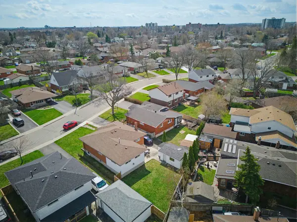 157 Hoover CRES, Hamilton, ON L9A 3H2