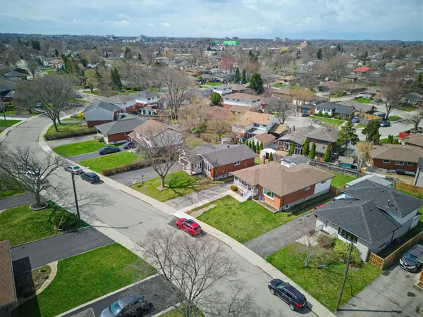 157 Hoover CRES, Hamilton, ON L9A 3H2