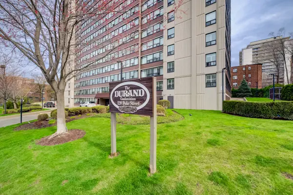 120 Duke ST #505, Hamilton, ON L8P 4T1