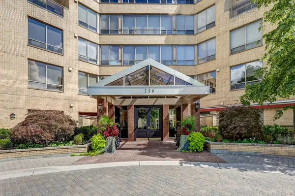 250 Sydenham ST #215, London East, ON N6A 5S1