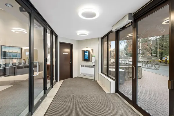 3105 Carling AVE #504, Crystal Bay - Rocky Point - Bayshore, ON K2H 5A6