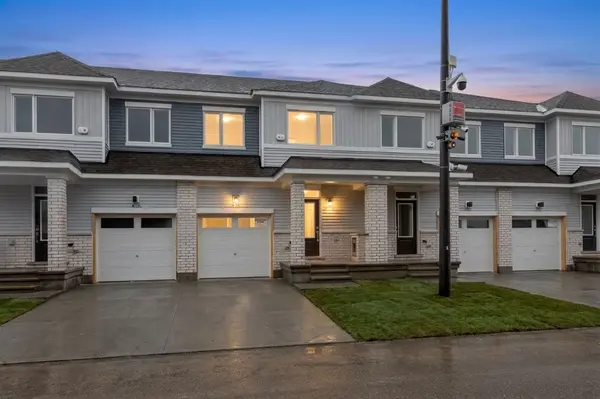 418 Les Emmerson DR, Barrhaven, ON K2J 4J4
