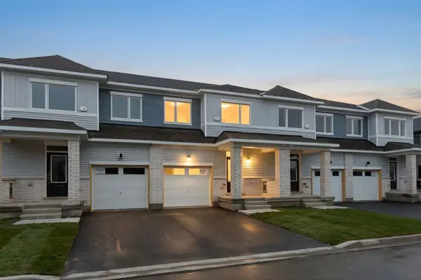 418 Les Emmerson DR, Barrhaven, ON K2J 4J4
