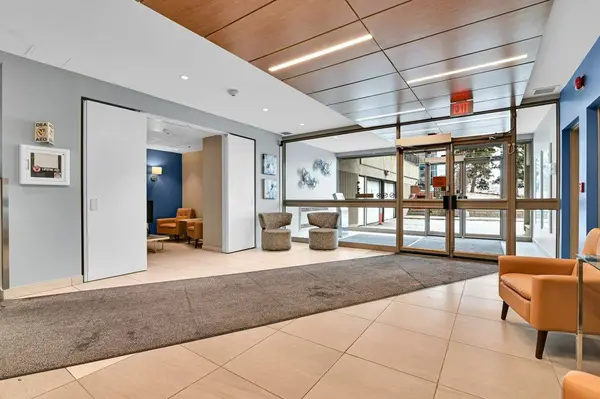 158 Mcarthur AVE #205, Vanier And Kingsview Park, ON K1L 8E7