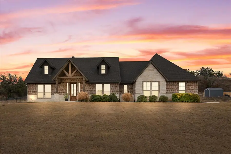 916 Silverleaf Drive, Weatherford, TX 76085