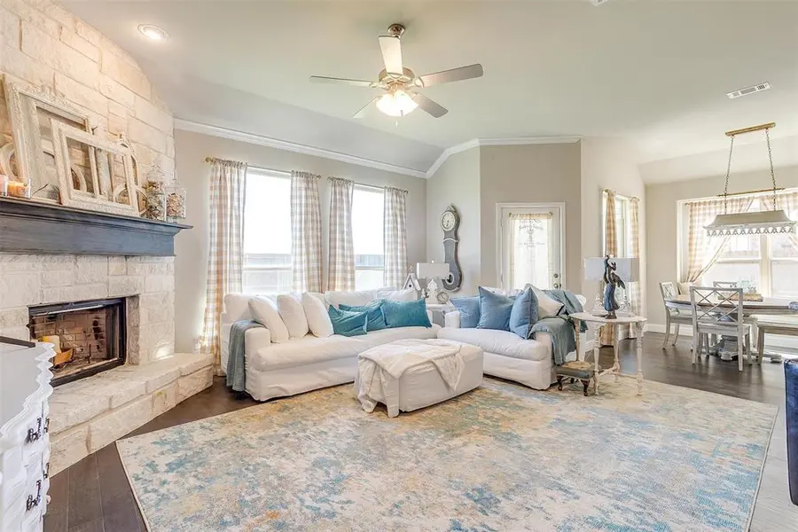 729 Franklin Drive, Joshua, TX 76058