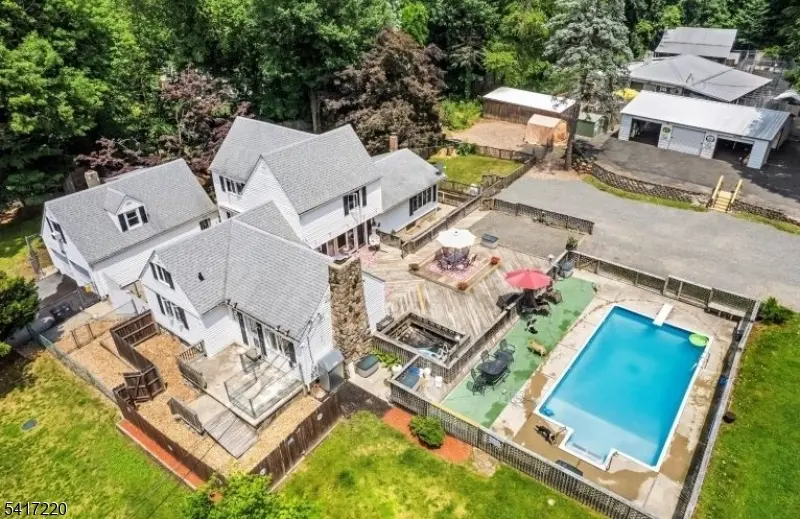 8 Stonehedge Ln, Byram Twp., NJ 07821