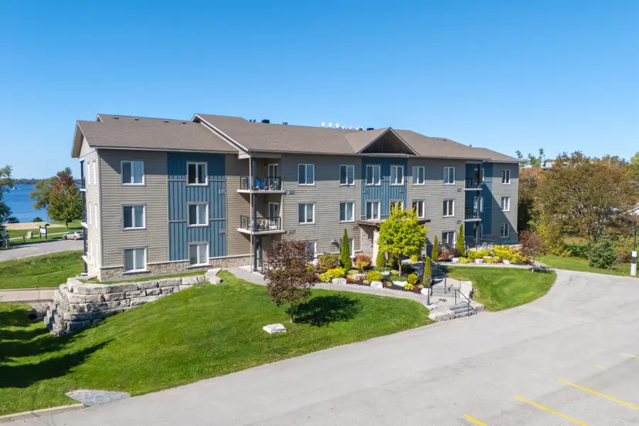 94 Francis ST W #104, Kawartha Lakes, ON K0M 1N0