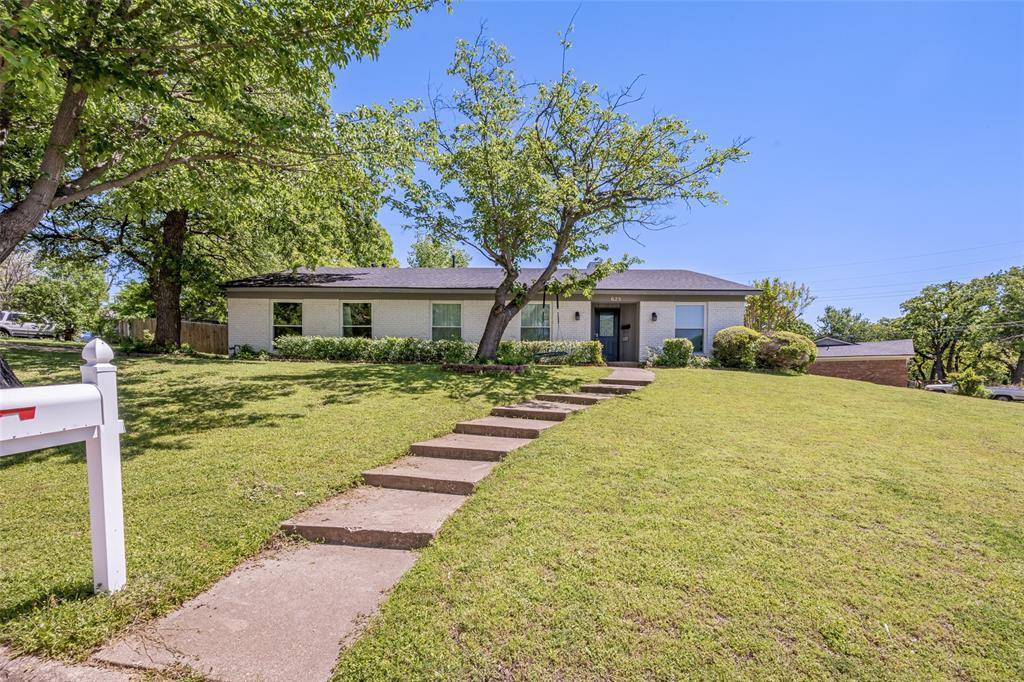 625 Caduceus Lane, Hurst, TX 76053
