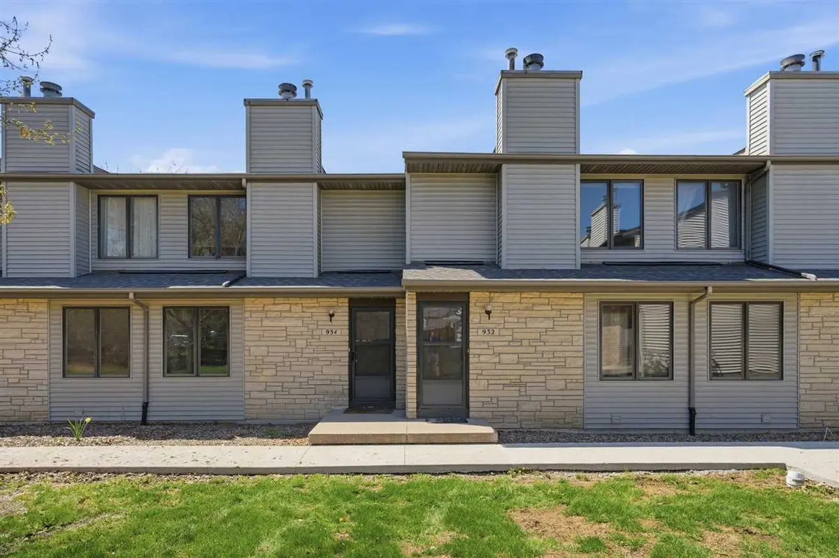 932 Westside Dr, Iowa City, IA 52246