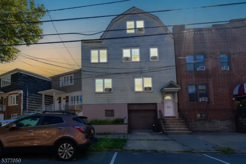 98 W 49Th St, Bayonne City, NJ 07002