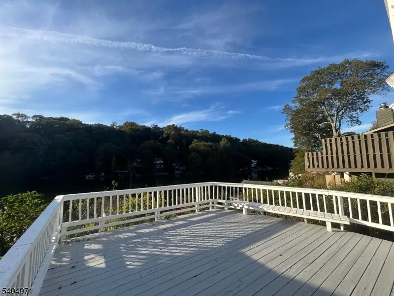 38 W River Styx Rd, Hopatcong Boro, NJ 07843