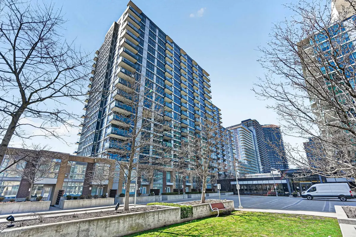 19 Singer CT #Th2, Toronto C15, ON M2K 0B2