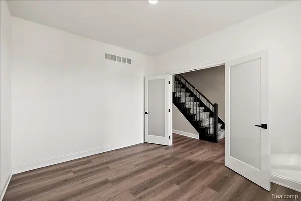 28320 Nadia LN, Chesterfield Township, MI 48047