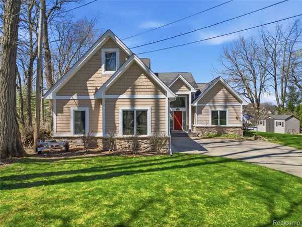 1836 Alsup AVE, Commerce Charter Township, MI 48382