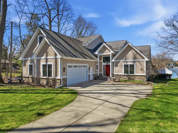 1836 Alsup AVE, Commerce Charter Township, MI 48382