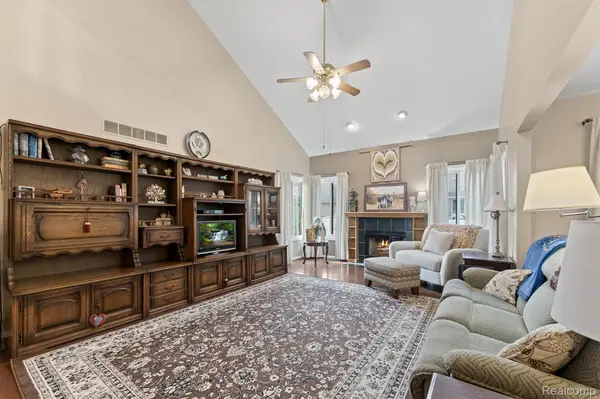 7715 Cherrywood DR, Westland, MI 48185