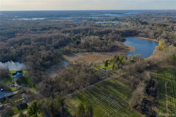 14400 Eddy Lake RD, Fenton, MI 48430