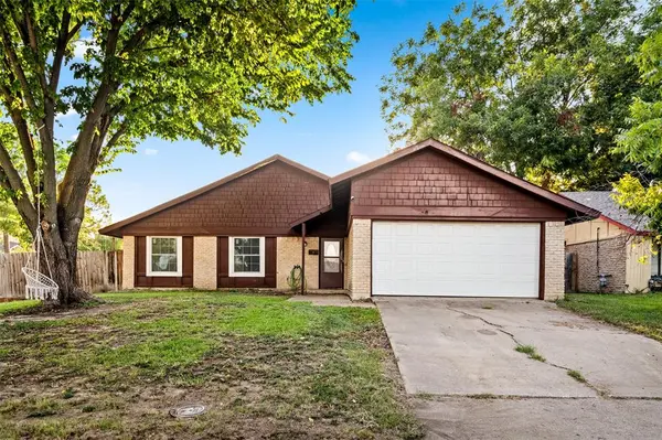 2837 Corrida Court, Grand Prairie, TX 75052