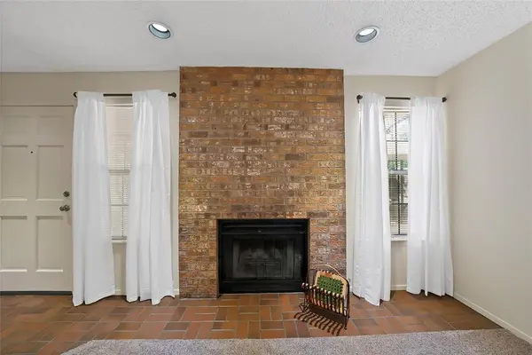 2415 Sanguinet Street, Fort Worth, TX 76107