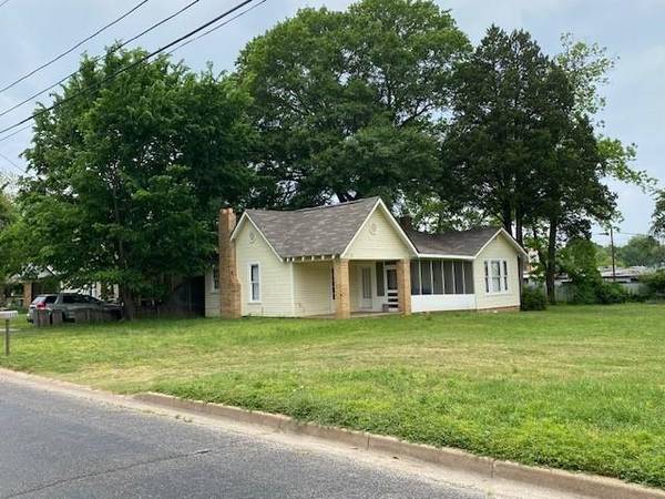 302 W College Street, Athens, TX 75751