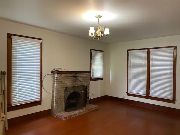 302 W College Street, Athens, TX 75751