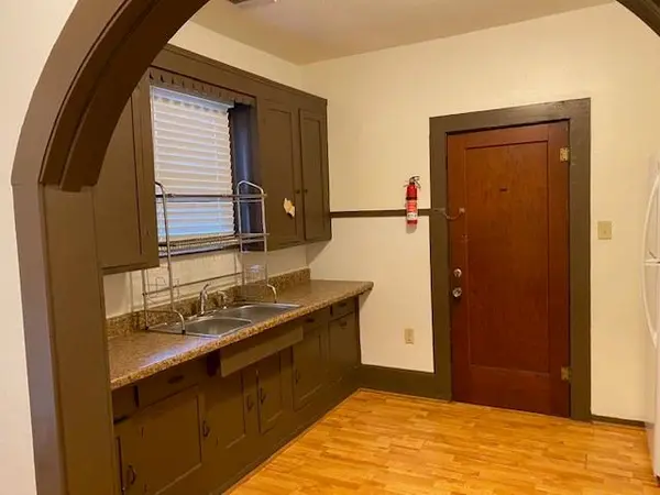 302 W College Street, Athens, TX 75751