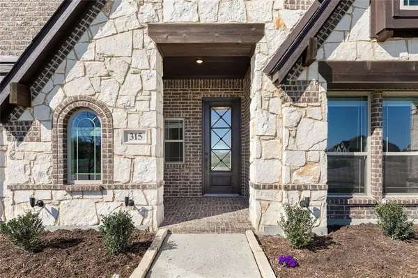 315 Spring Circle, Red Oak, TX 75154