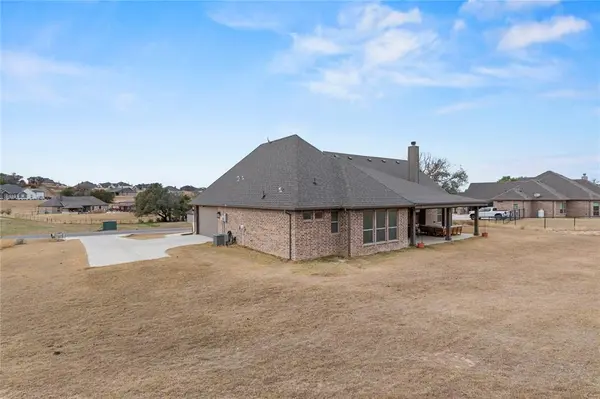 916 Silverleaf Drive, Weatherford, TX 76085