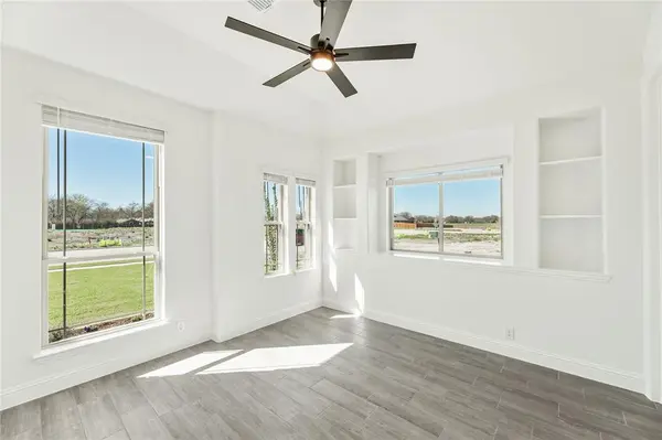 546 Hearthstone Boulevard, Red Oak, TX 75154