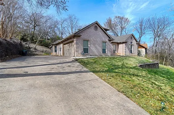 400 Dale Hollow Road, Fort Worth, TX 76103