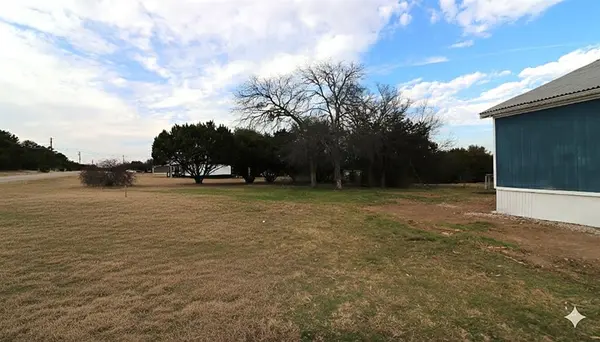 3026 Hilltop Road, Granbury, TX 76048