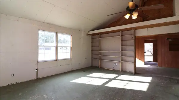 3026 Hilltop Road, Granbury, TX 76048