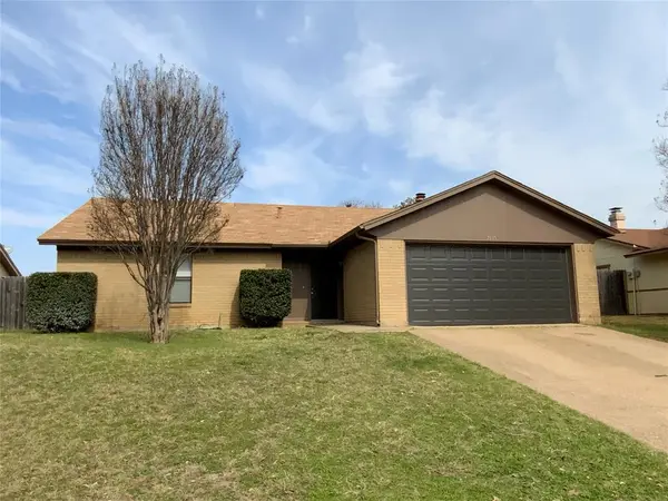 7605 Lisa Court,  Fort Worth,  TX 76112