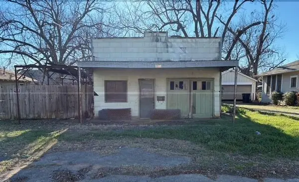 412 W Willingham Street, Cleburne, TX 76033