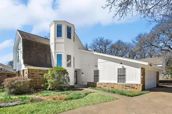 200 Eagle Court, Bedford, TX 76021