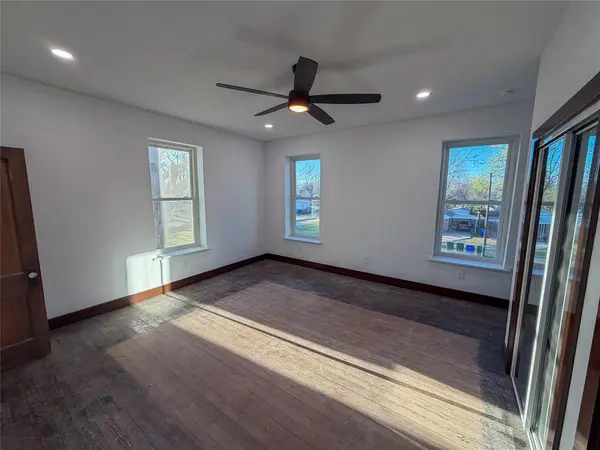 107 E Stone Street #B, Collinsville, TX 76233