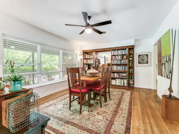 810 S Jefferson Street, Irving, TX 75060