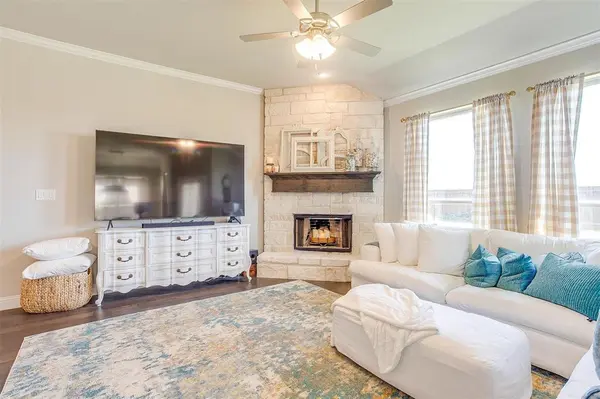 729 Franklin Drive, Joshua, TX 76058