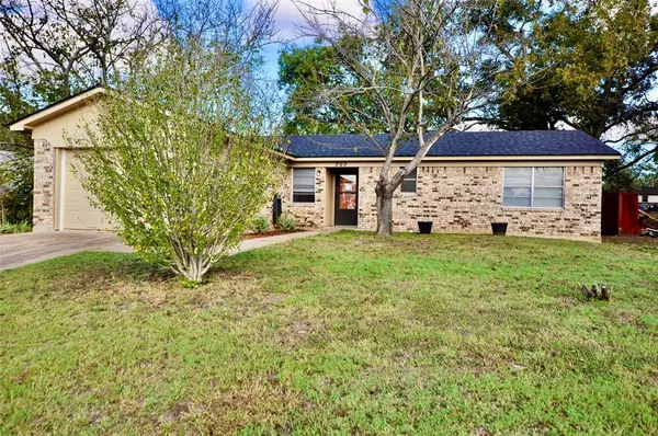 303 E 2nd Street E, Weatherford, TX 76086