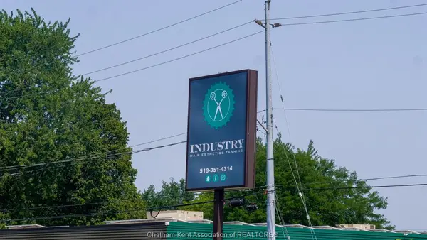 813 QUEEN Street South, Chatham, ON N7M 2K2