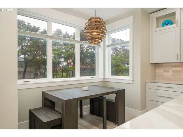 6785 GLEN AVE, Gleneden Beach, OR 97388